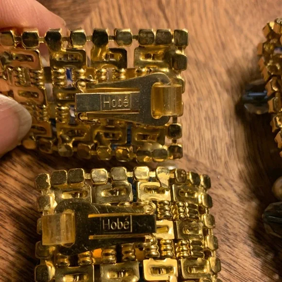 Vintage Hobe Pearl & Gold With Blue Rhinestones Bracelet & Earrings Set - Picture 4 of 7